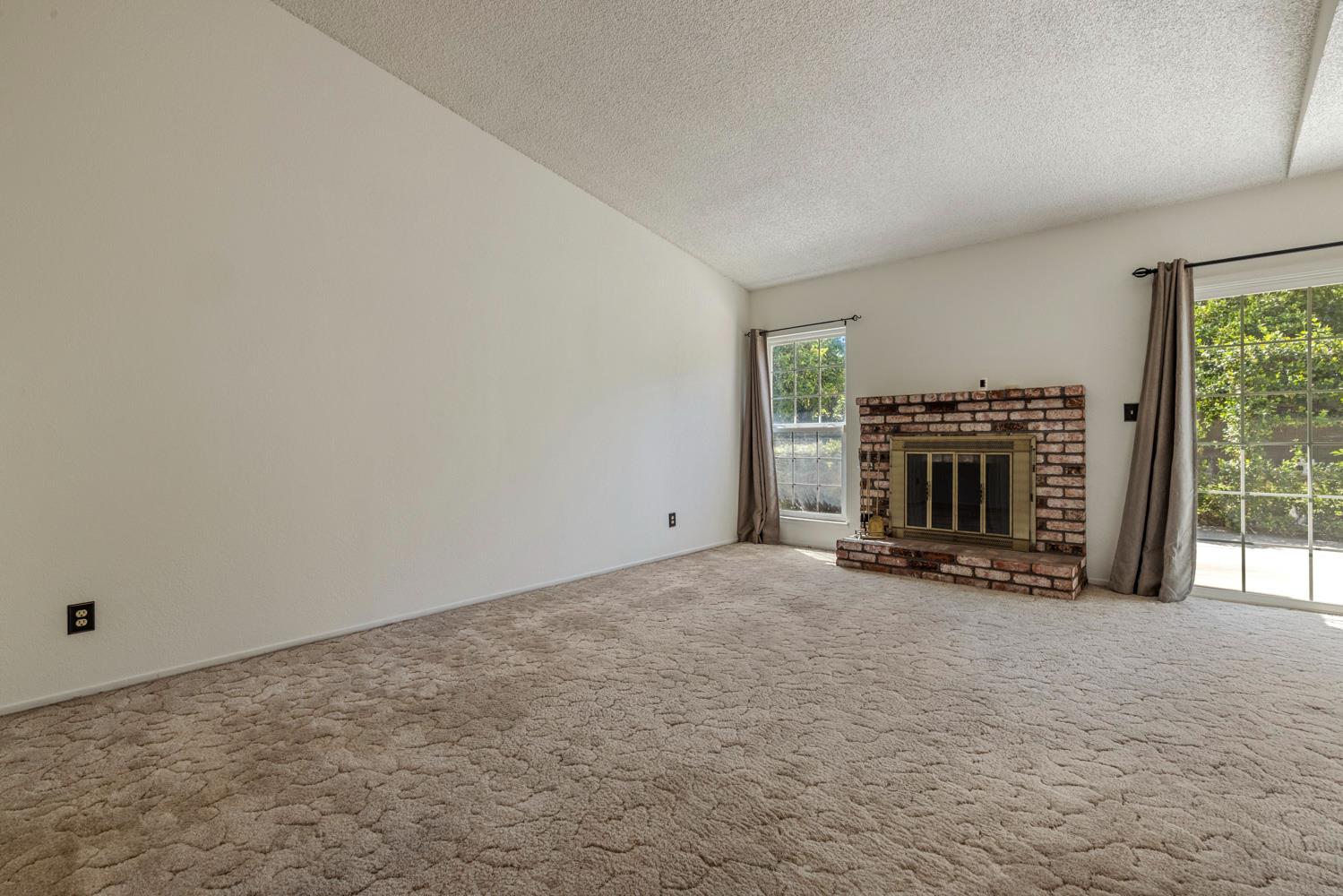 962 Fernwood Dr, Manteca, CA 95336