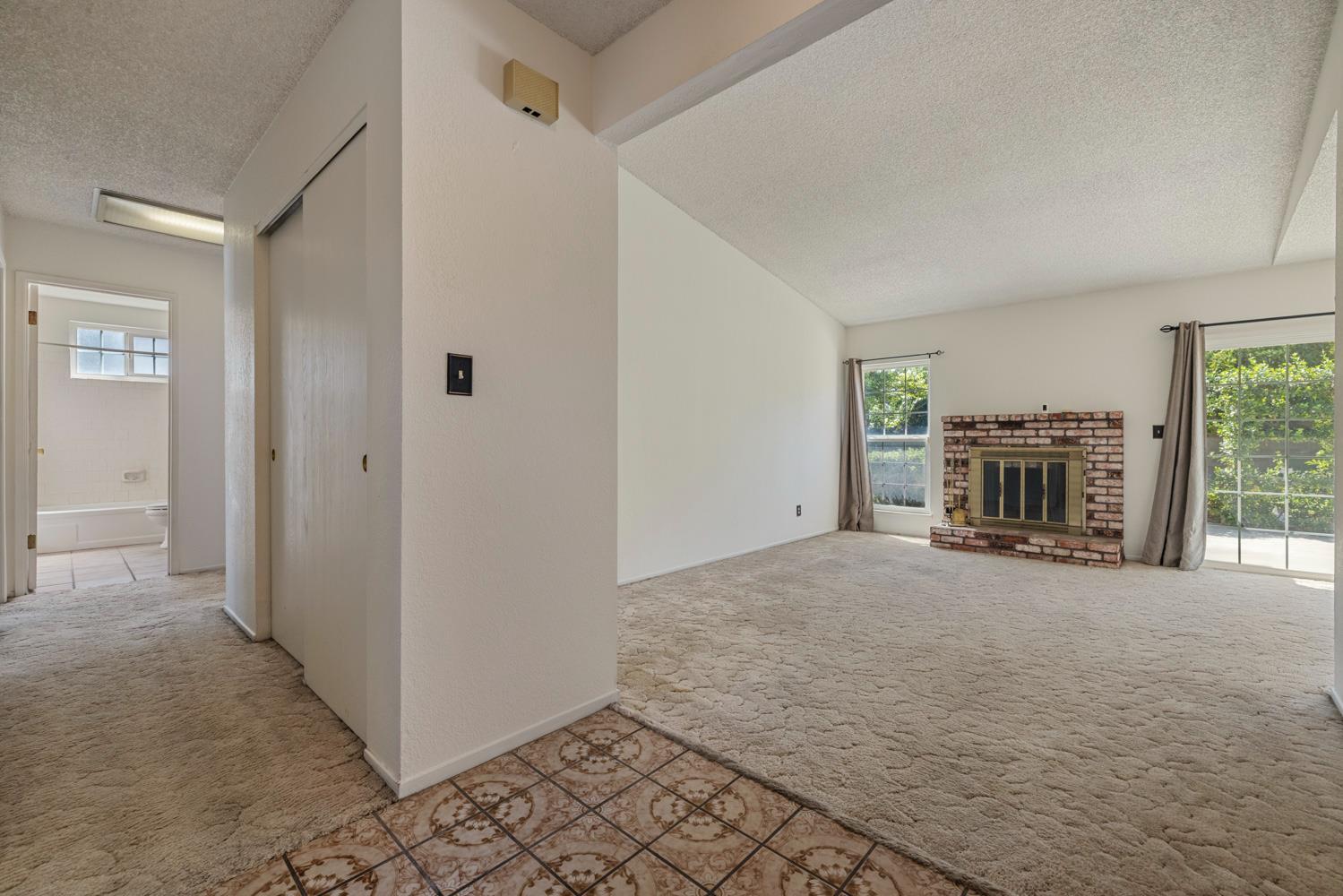 962 Fernwood Dr, Manteca, CA 95336