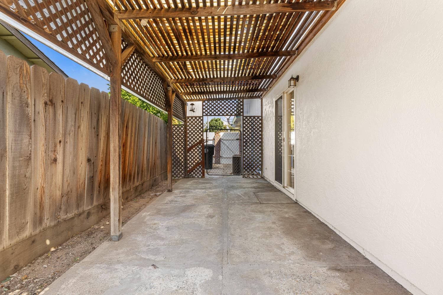 962 Fernwood Dr, Manteca, CA 95336