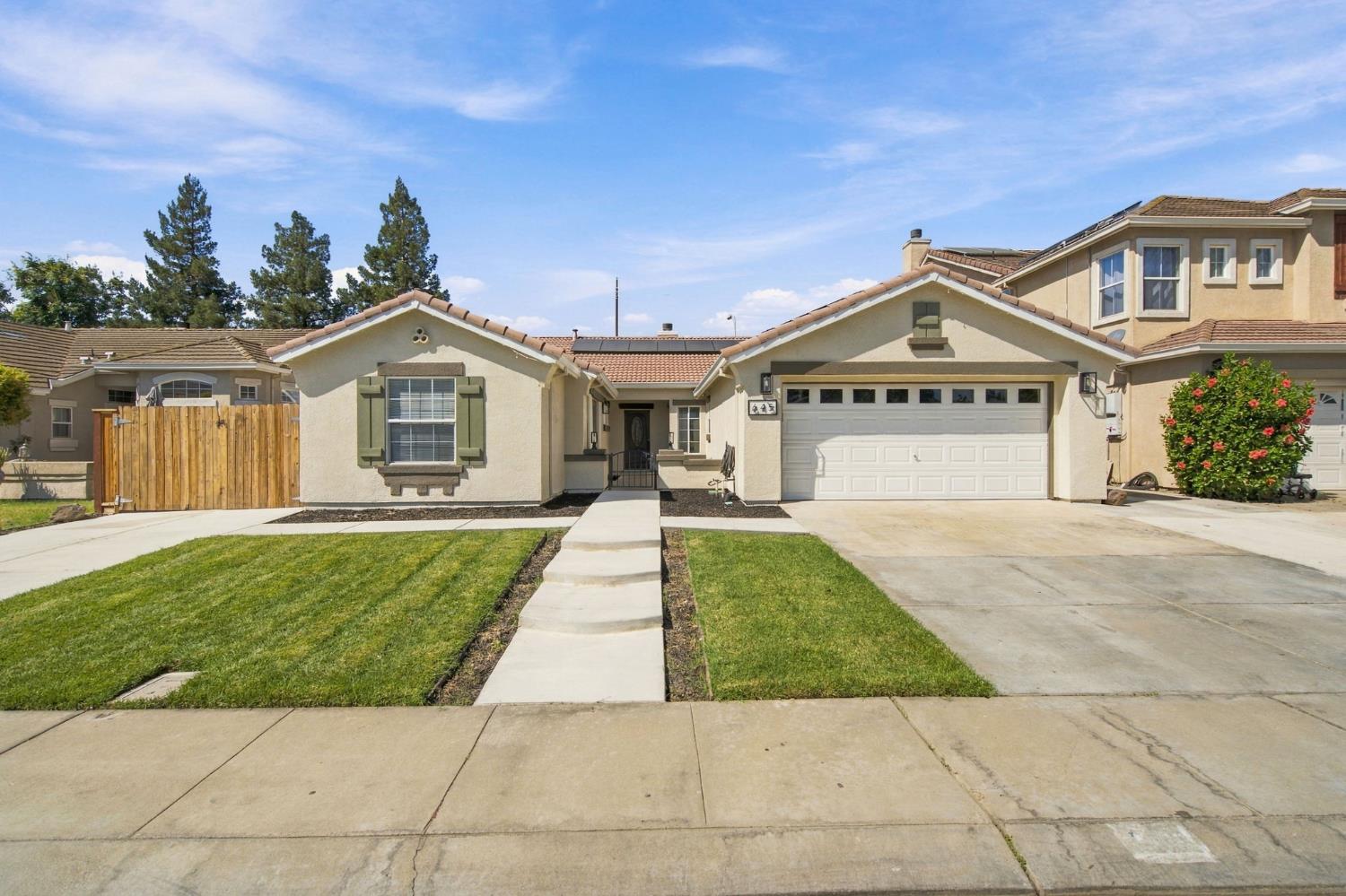 645 Fribourg Ln, Manteca, CA 95337