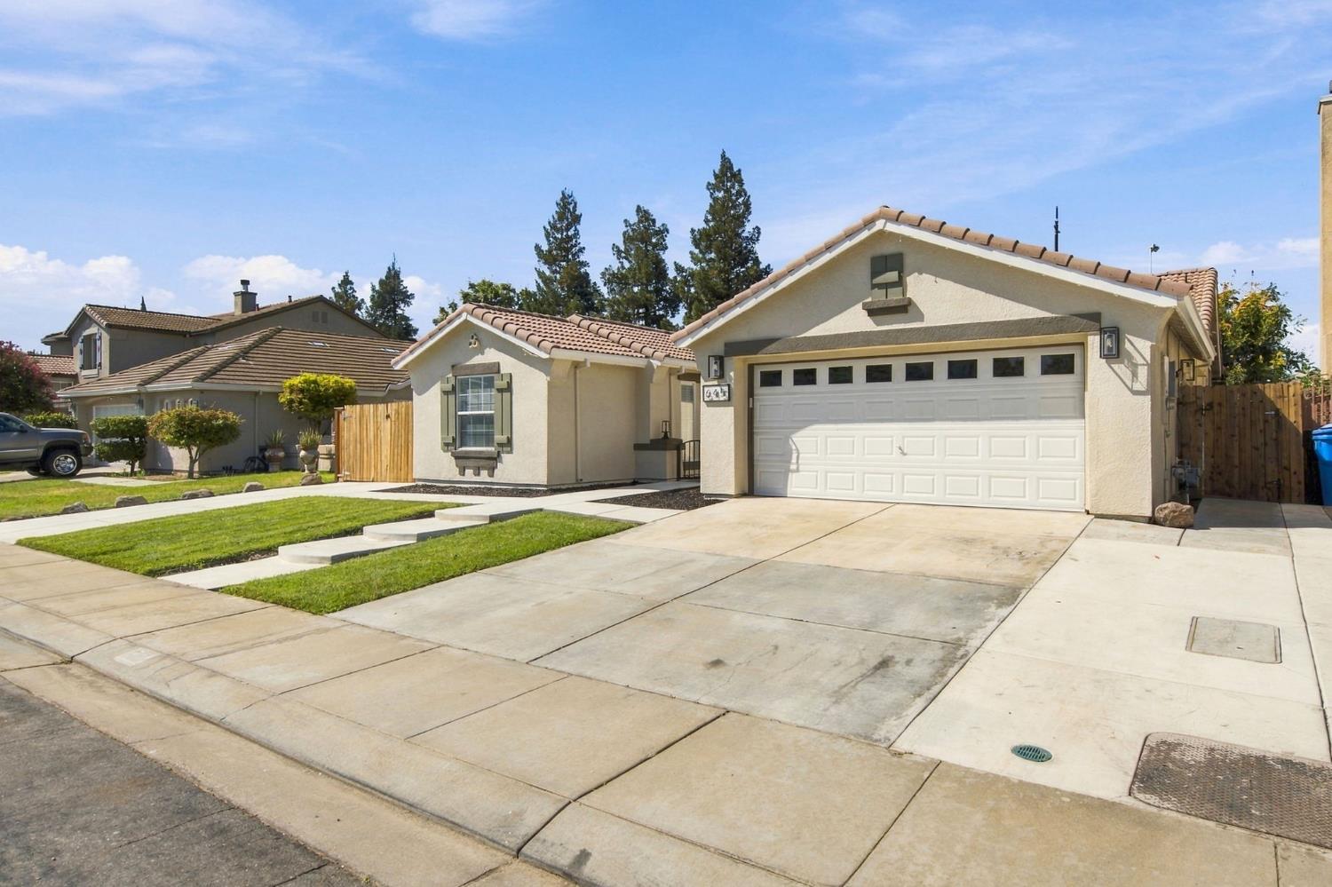 645 Fribourg Ln, Manteca, CA 95337