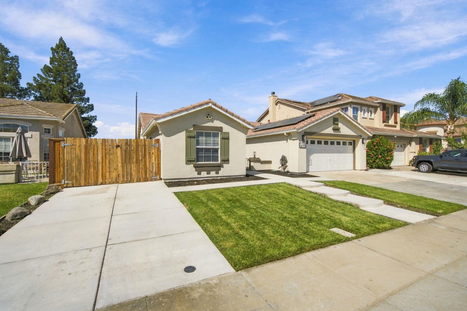 645 Fribourg Ln, Manteca, CA 95337