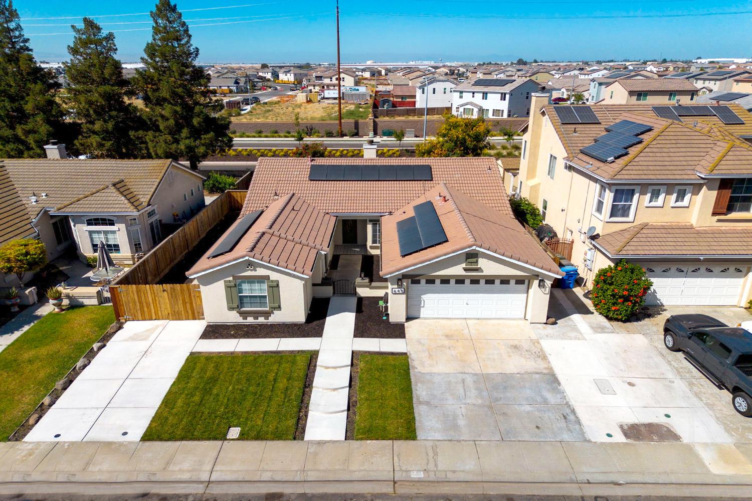 645 Fribourg Ln, Manteca, CA 95337