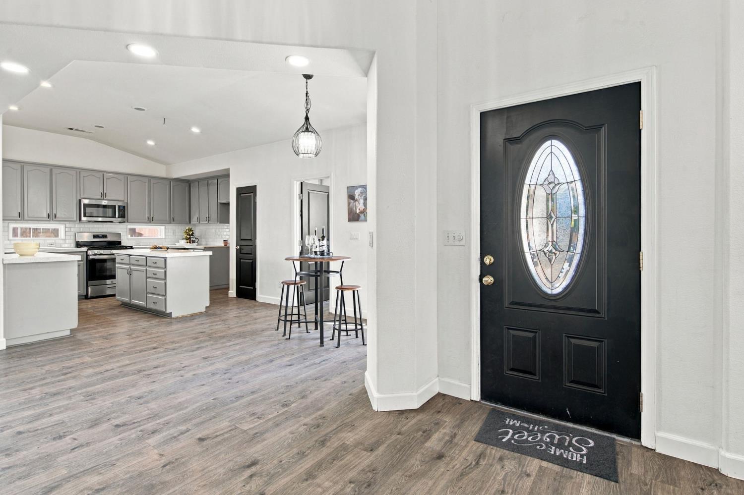 645 Fribourg Ln, Manteca, CA 95337