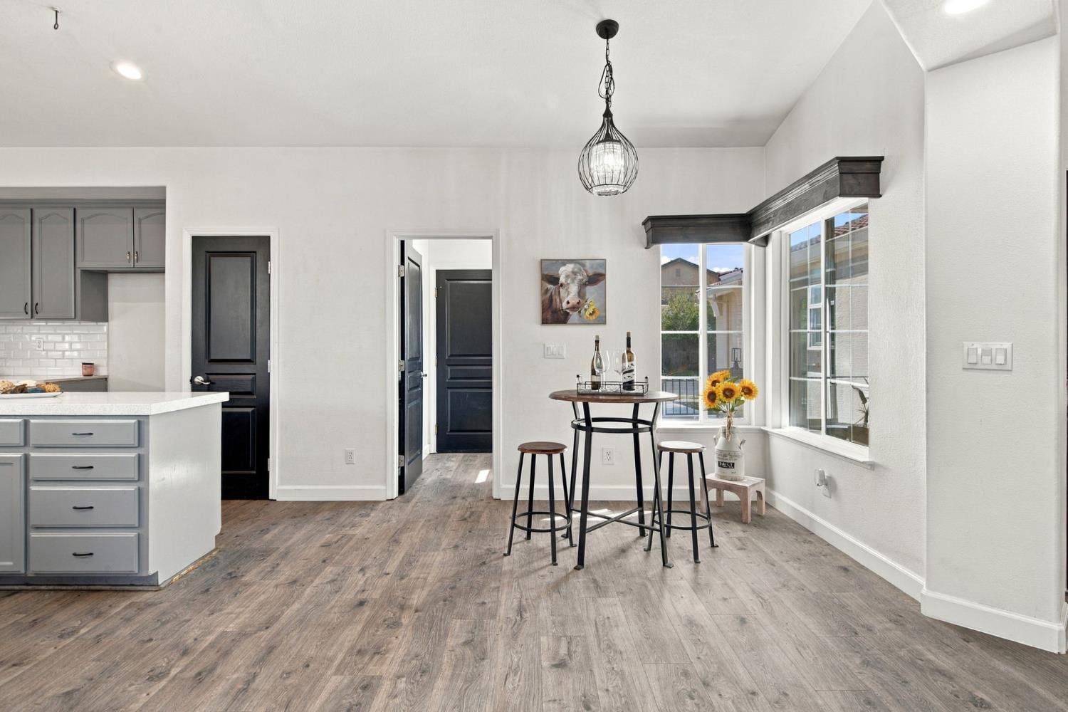 645 Fribourg Ln, Manteca, CA 95337