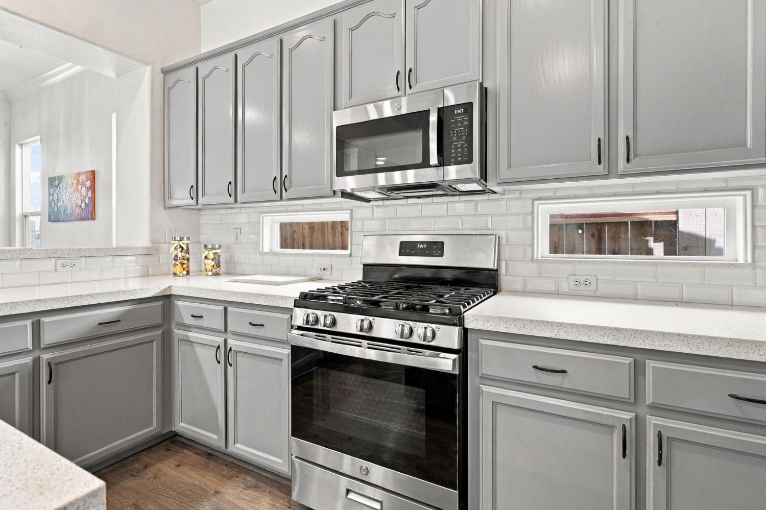 645 Fribourg Ln, Manteca, CA 95337