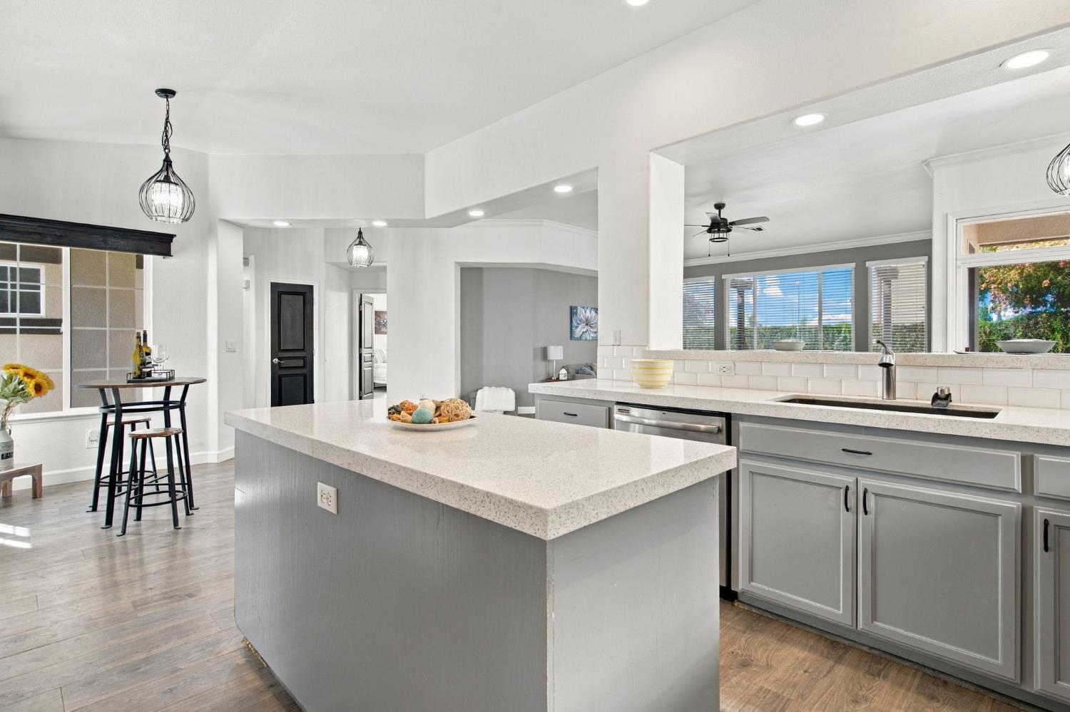 645 Fribourg Ln, Manteca, CA 95337