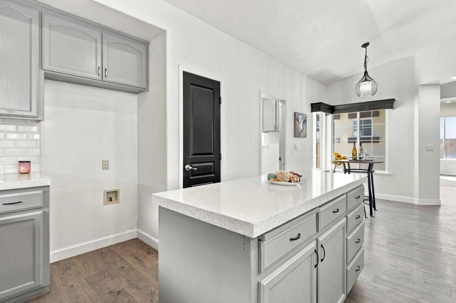 645 Fribourg Ln, Manteca, CA 95337