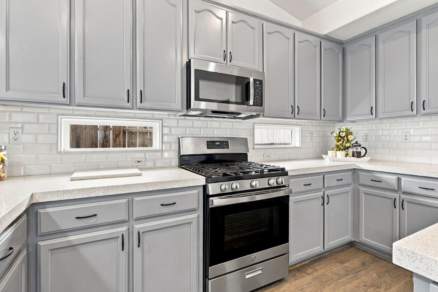 645 Fribourg Ln, Manteca, CA 95337