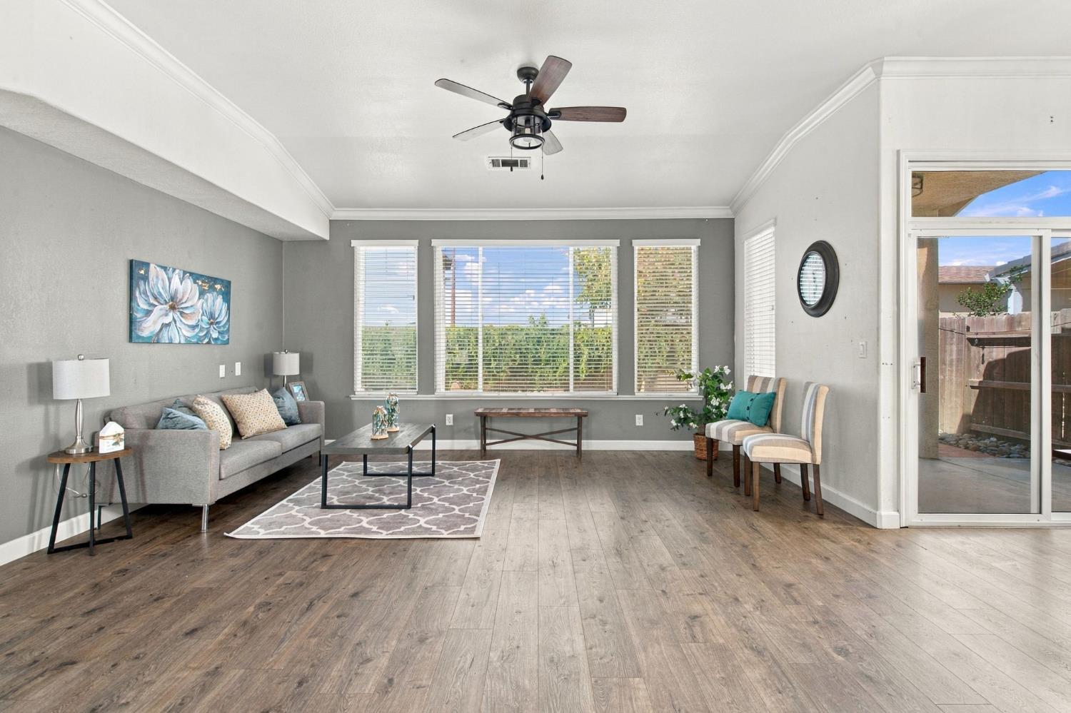 645 Fribourg Ln, Manteca, CA 95337