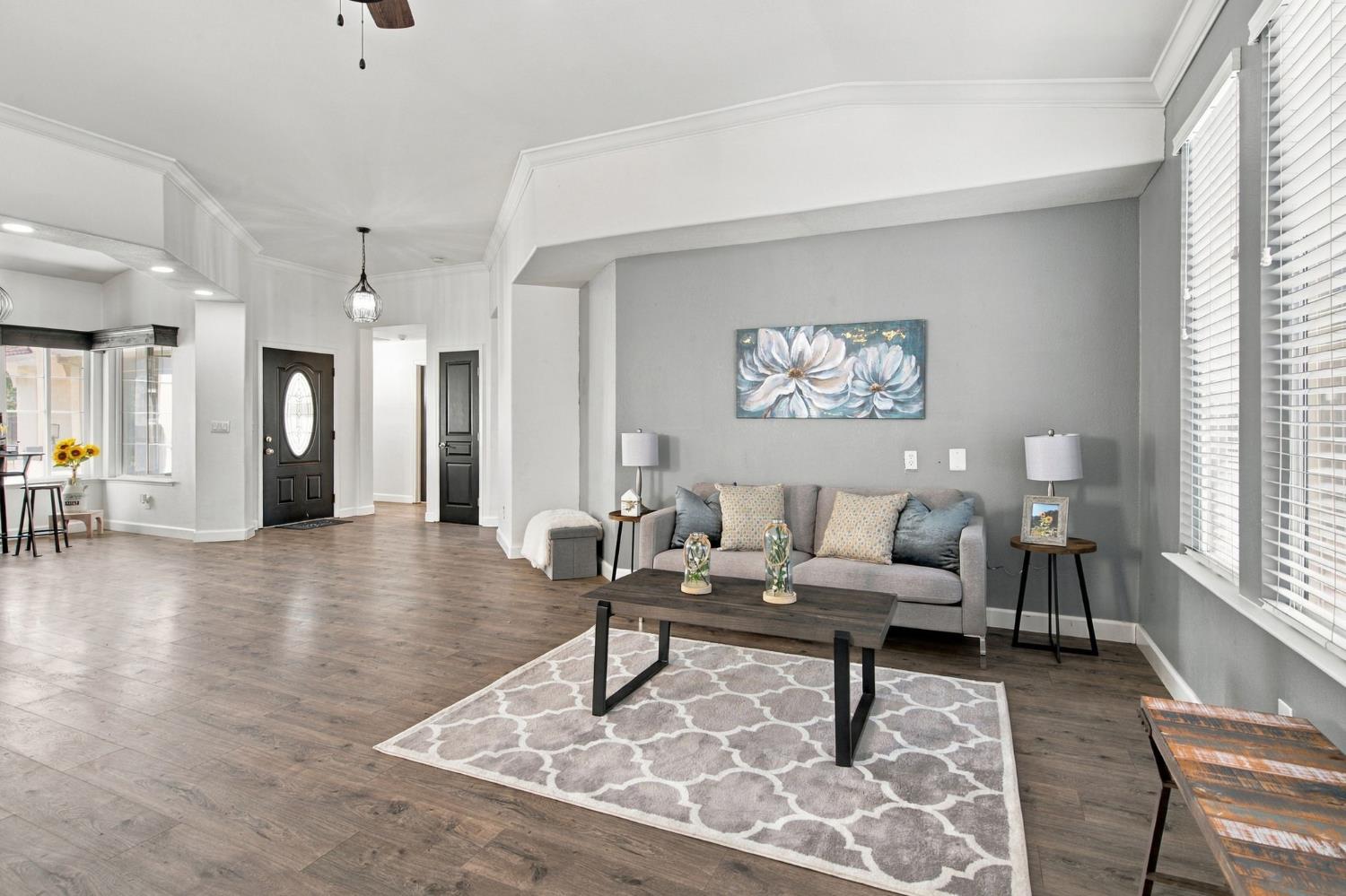 645 Fribourg Ln, Manteca, CA 95337