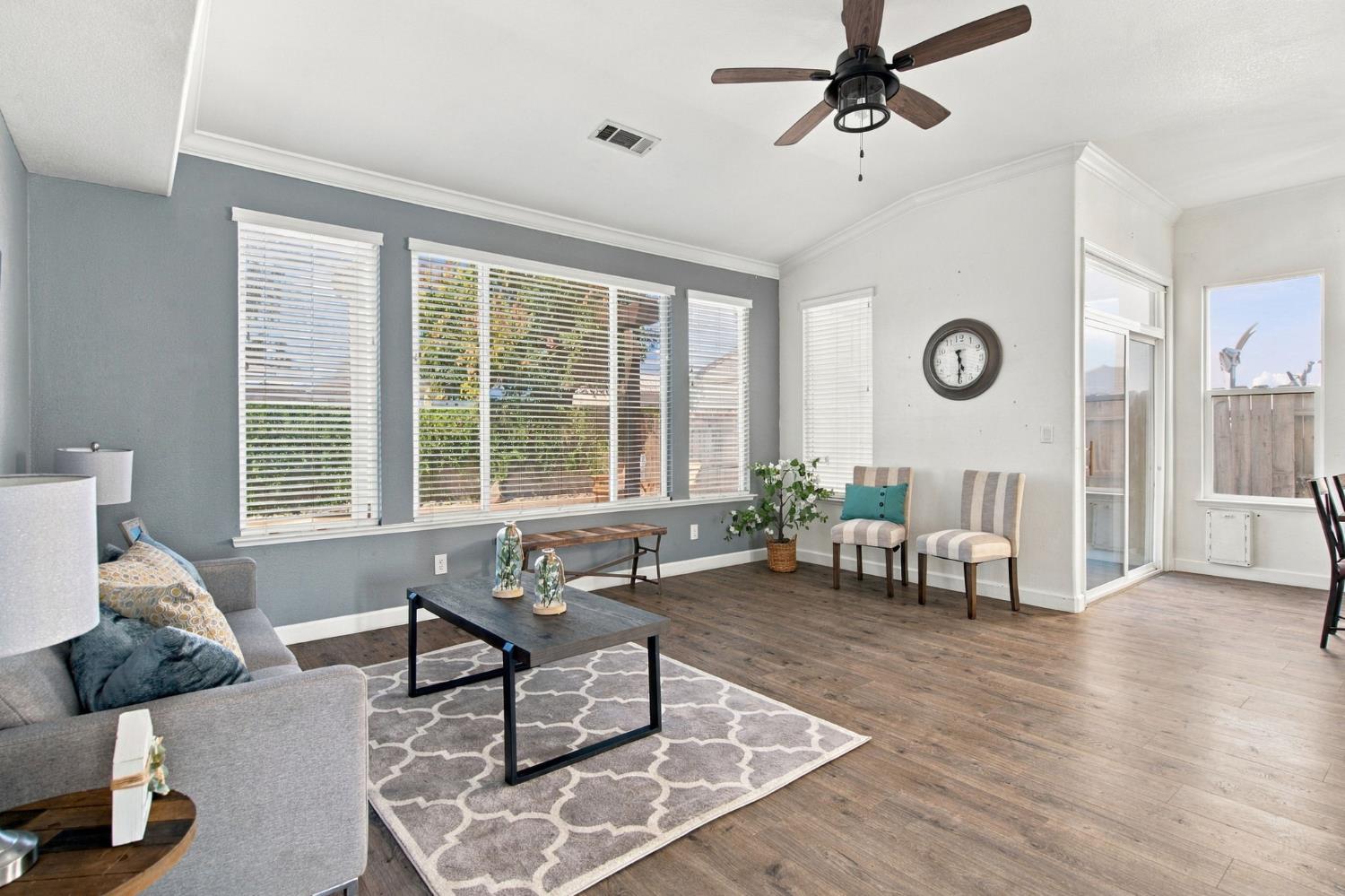 645 Fribourg Ln, Manteca, CA 95337