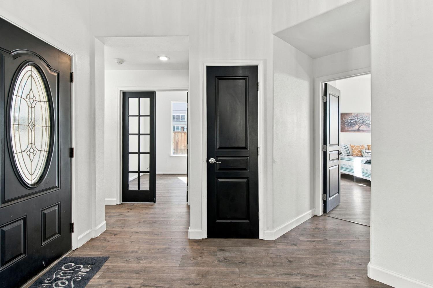 645 Fribourg Ln, Manteca, CA 95337