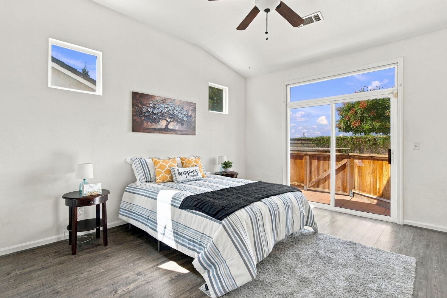645 Fribourg Ln, Manteca, CA 95337