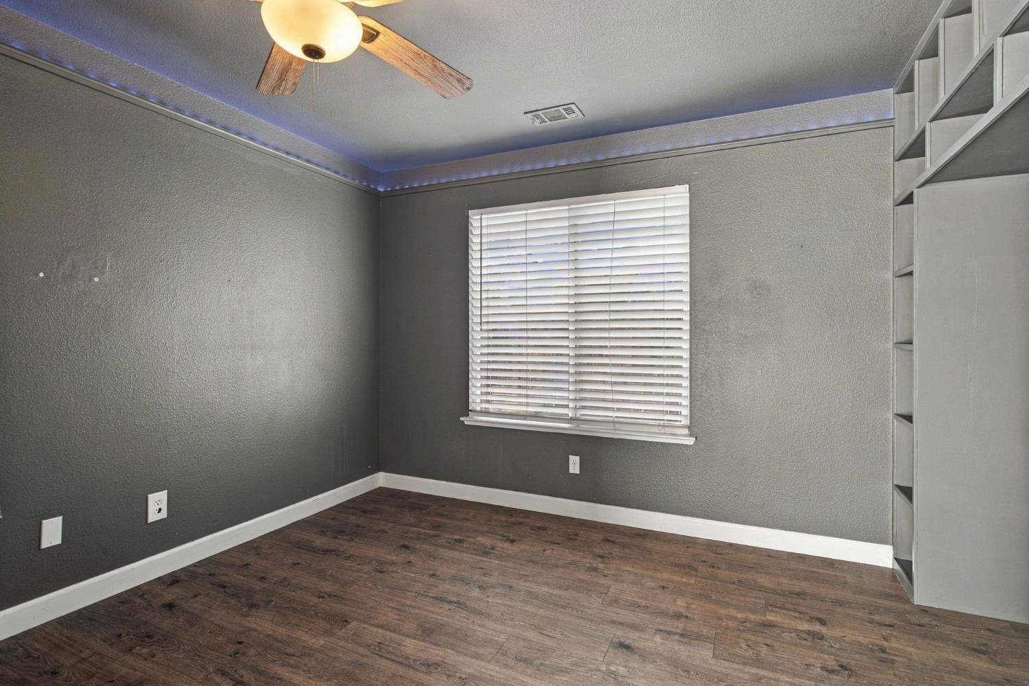 645 Fribourg Ln, Manteca, CA 95337