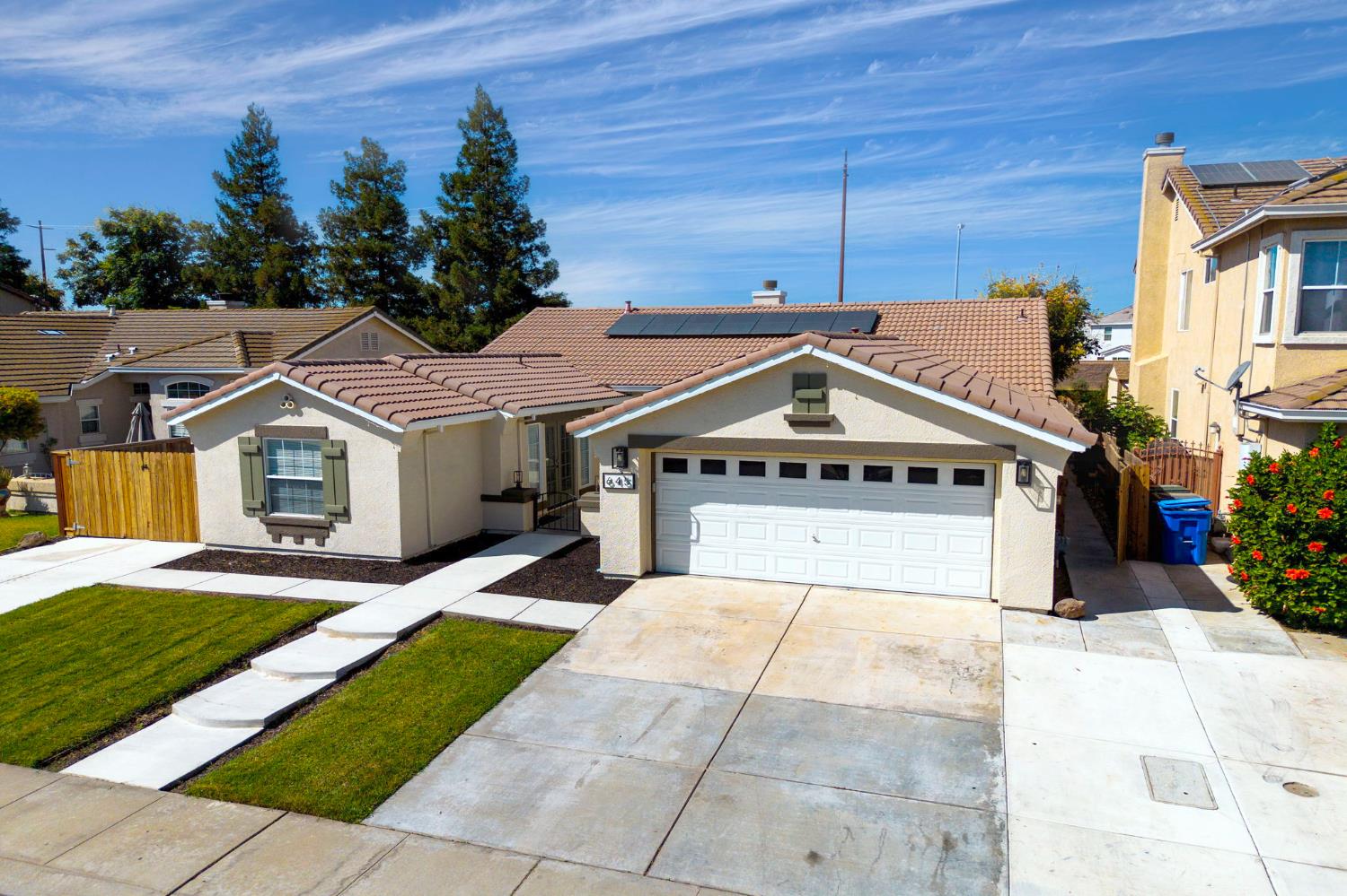 645 Fribourg Ln, Manteca, CA 95337