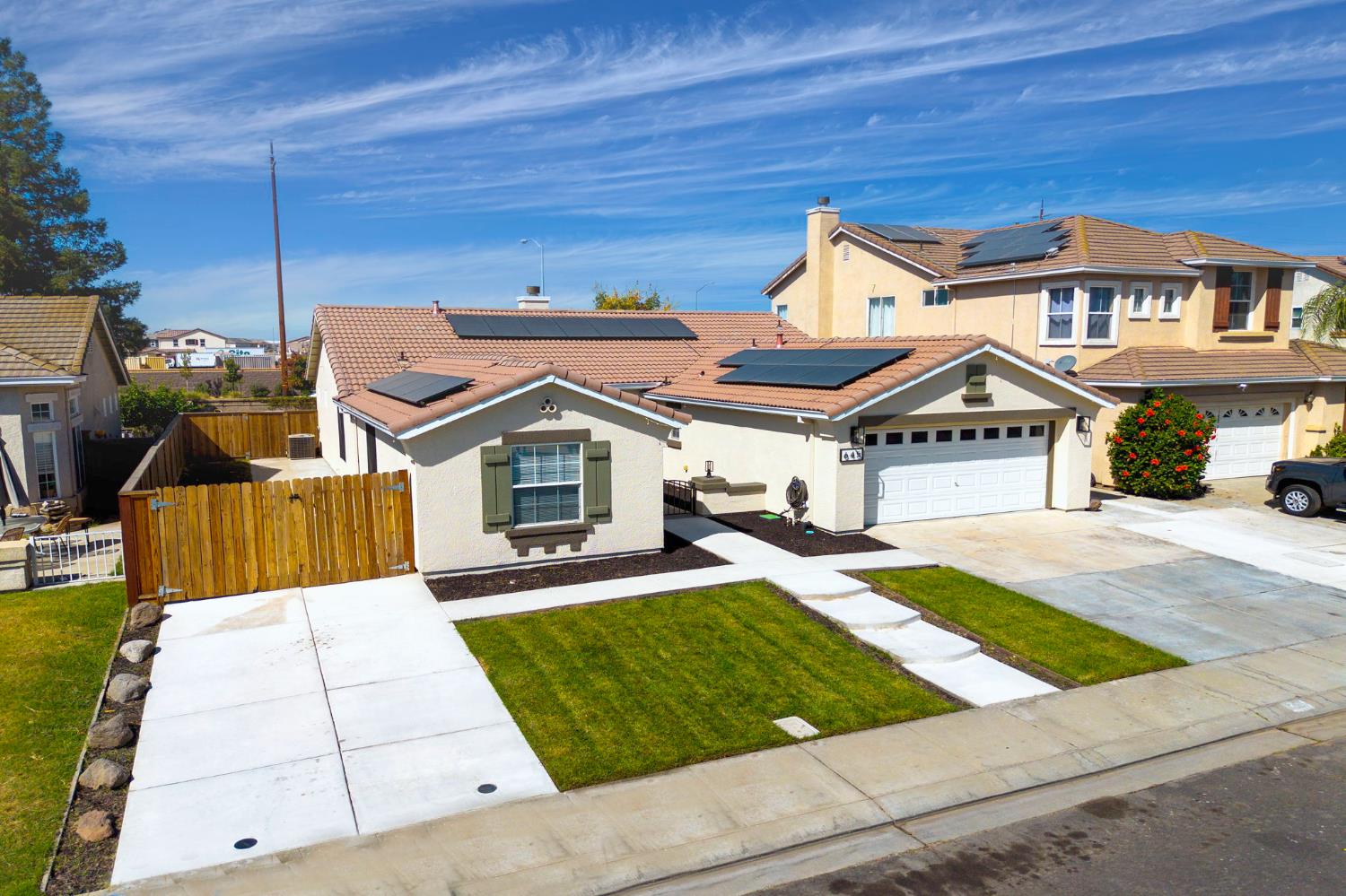645 Fribourg Ln, Manteca, CA 95337