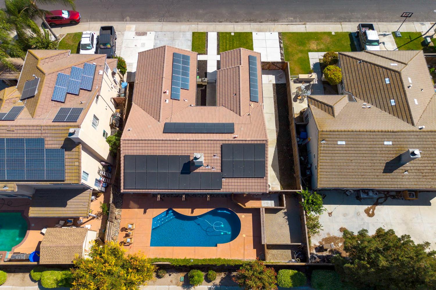 645 Fribourg Ln, Manteca, CA 95337