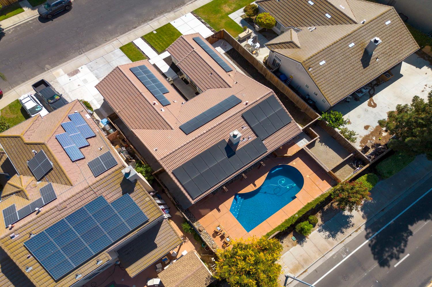 645 Fribourg Ln, Manteca, CA 95337