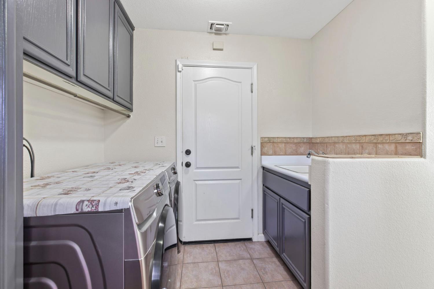 2135 Fountain Square Ave, Manteca, CA 95337