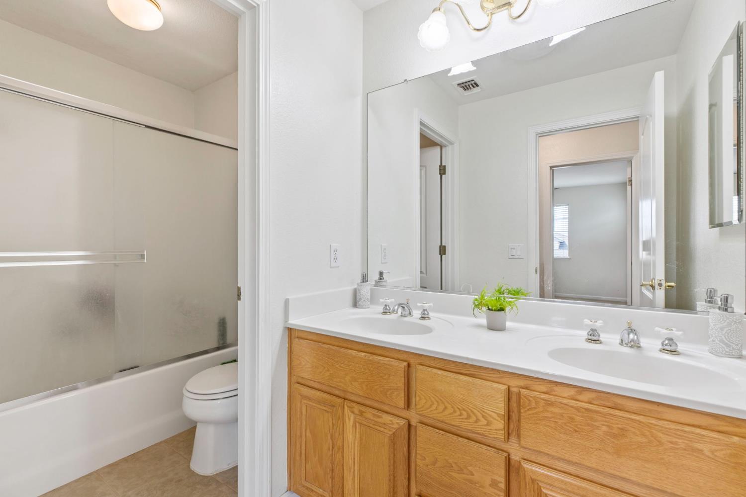 2135 Fountain Square Ave, Manteca, CA 95337