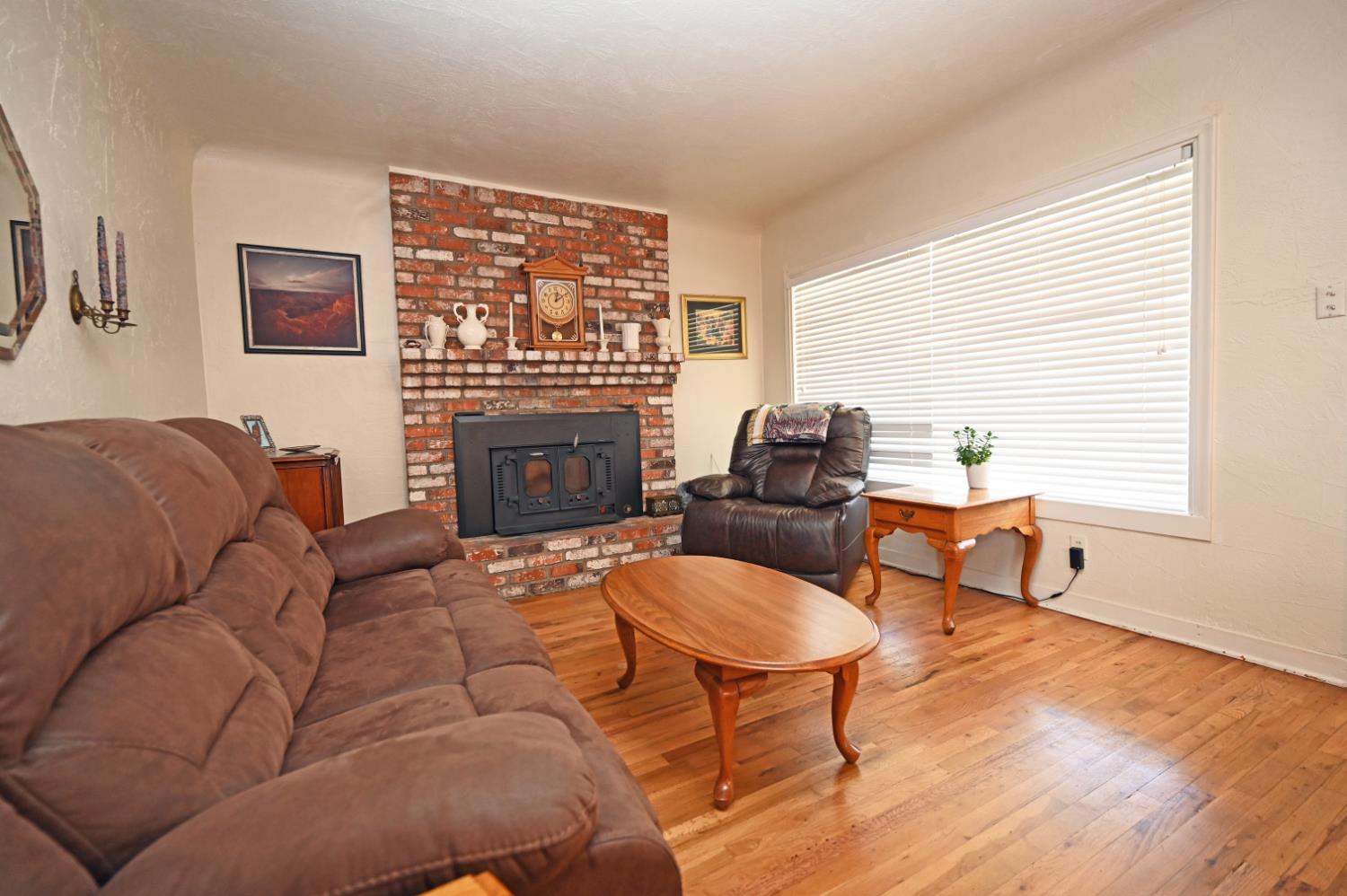 2251 Waldorf Dr, Turlock, CA 95382