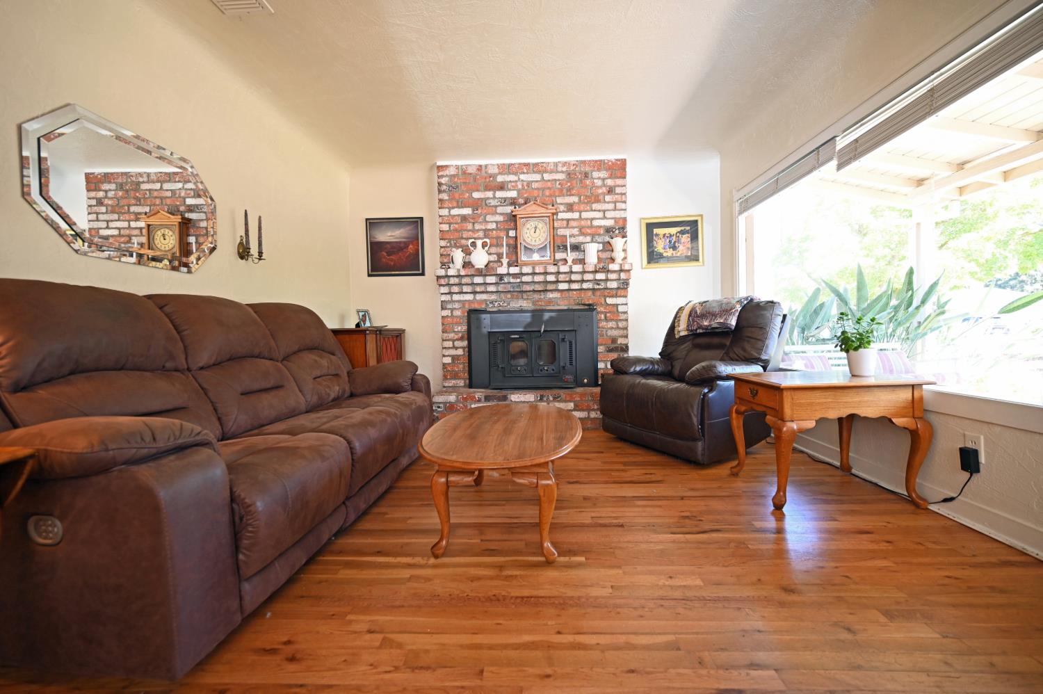 2251 Waldorf Dr, Turlock, CA 95382