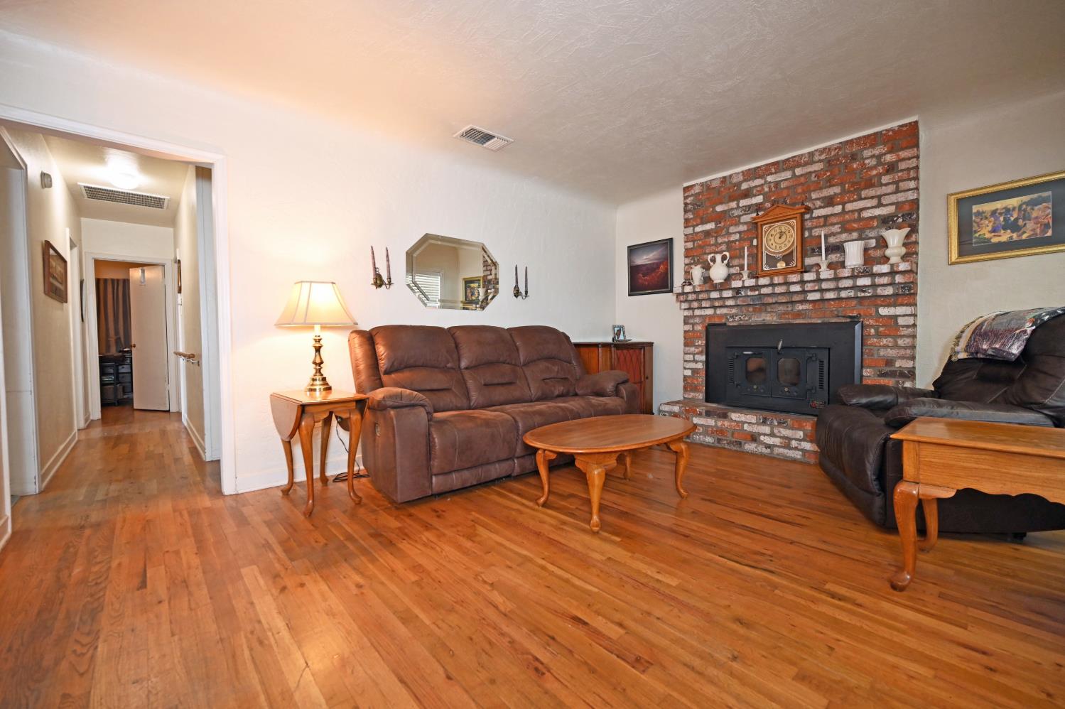 2251 Waldorf Dr, Turlock, CA 95382