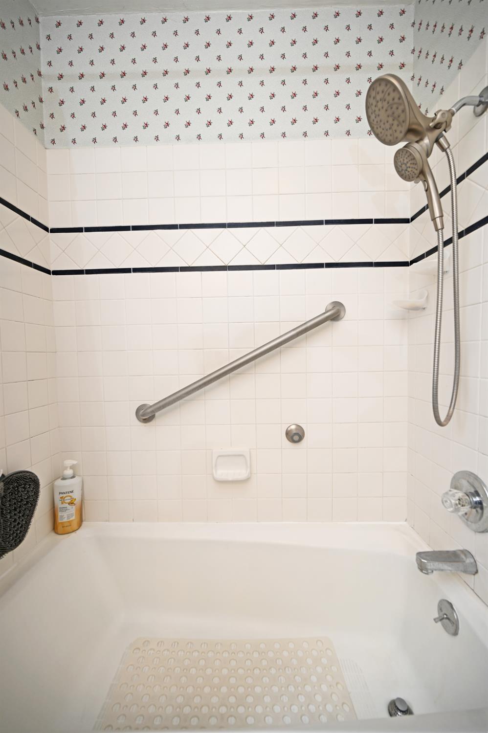 2251 Waldorf Dr, Turlock, CA 95382