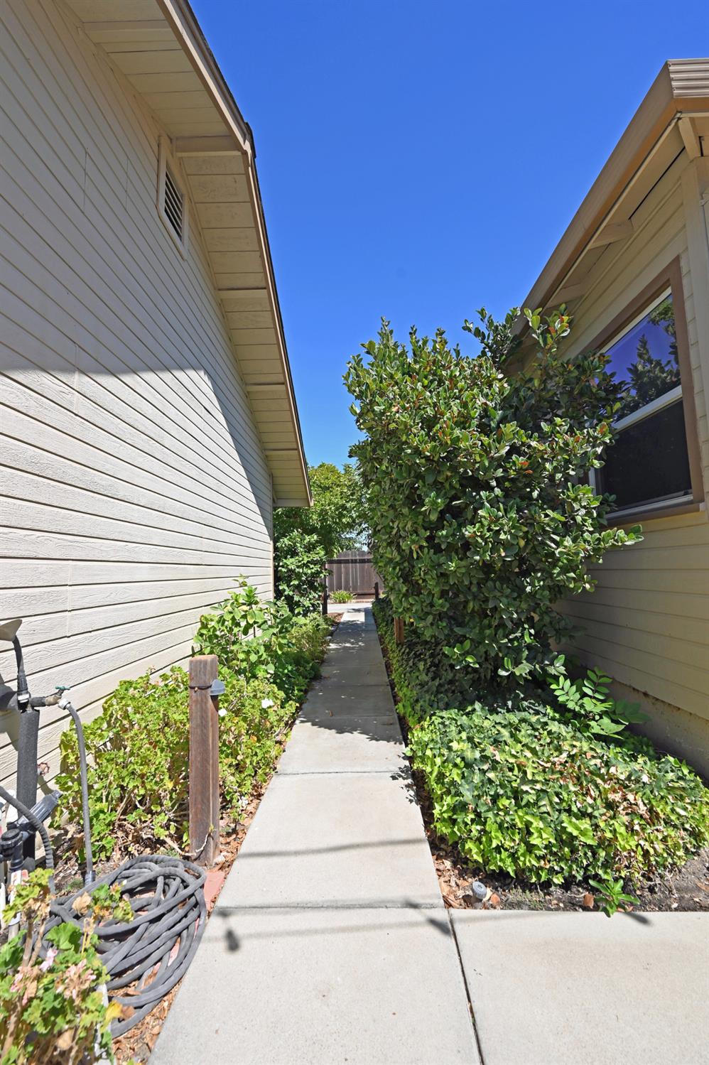 2251 Waldorf Dr, Turlock, CA 95382