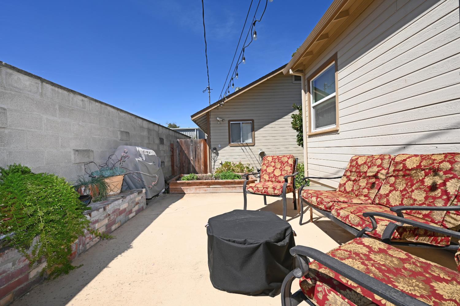 2251 Waldorf Dr, Turlock, CA 95382