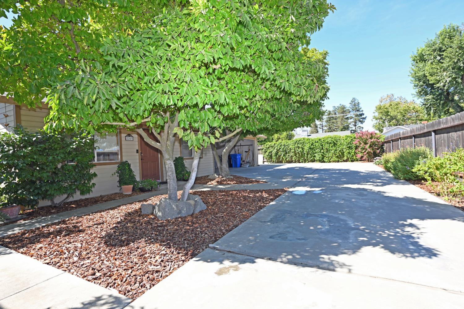 2251 Waldorf Dr, Turlock, CA 95382