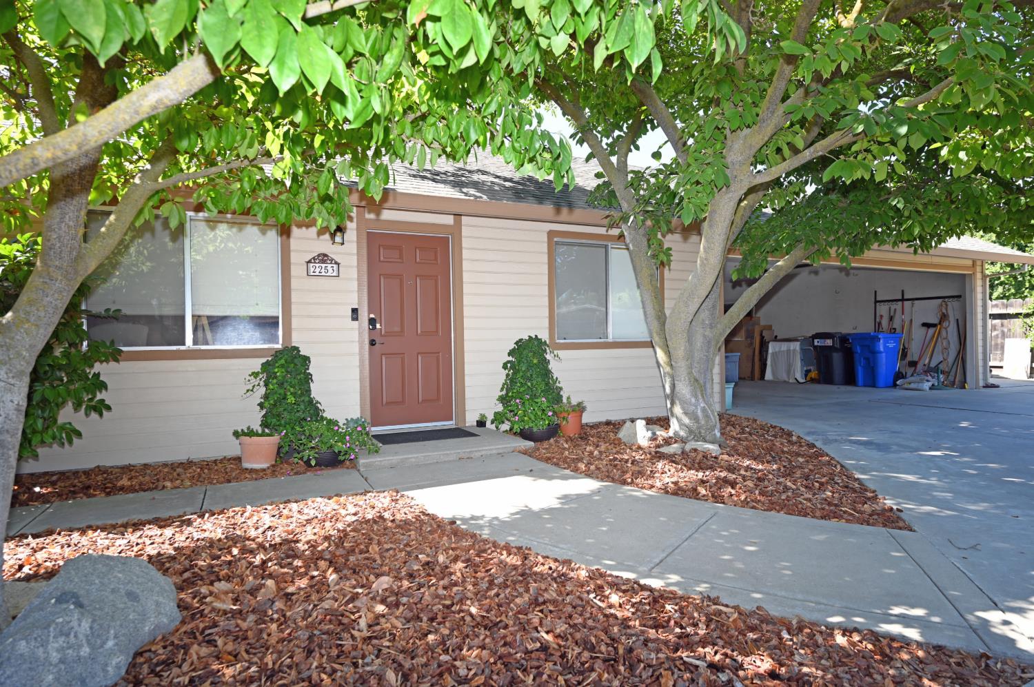 2251 Waldorf Dr, Turlock, CA 95382