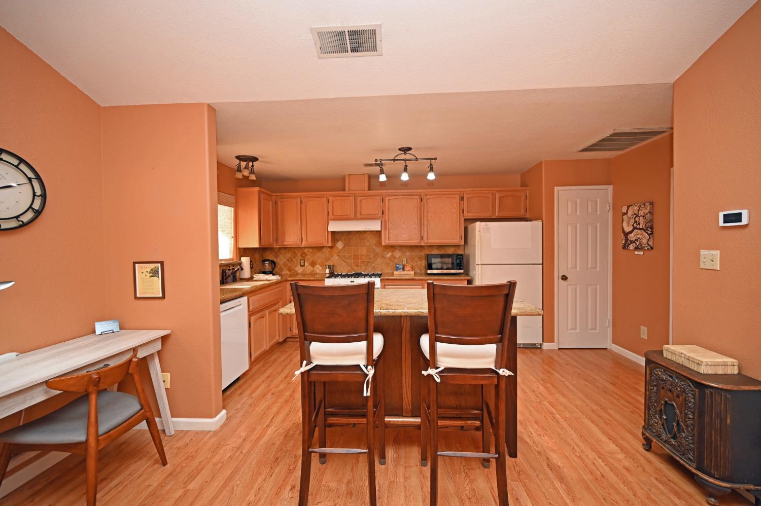 2251 Waldorf Dr, Turlock, CA 95382