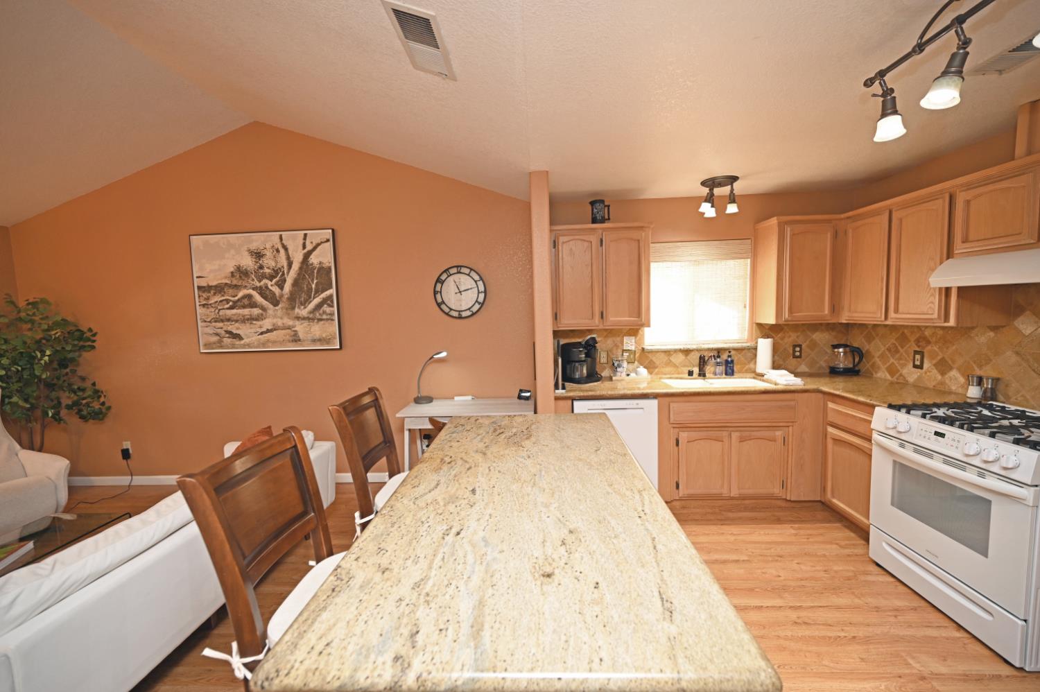 2251 Waldorf Dr, Turlock, CA 95382