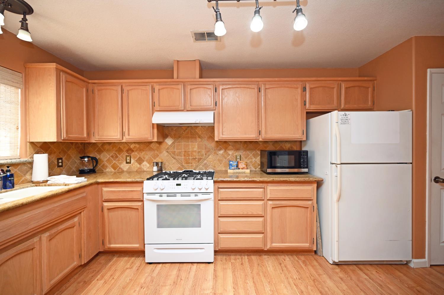 2251 Waldorf Dr, Turlock, CA 95382