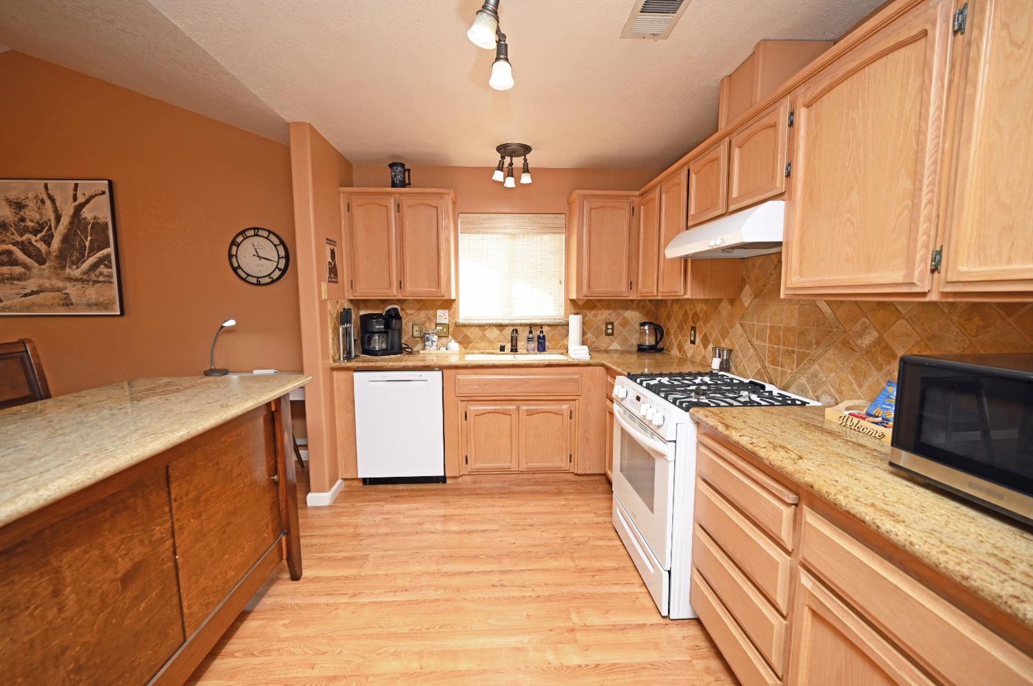 2251 Waldorf Dr, Turlock, CA 95382