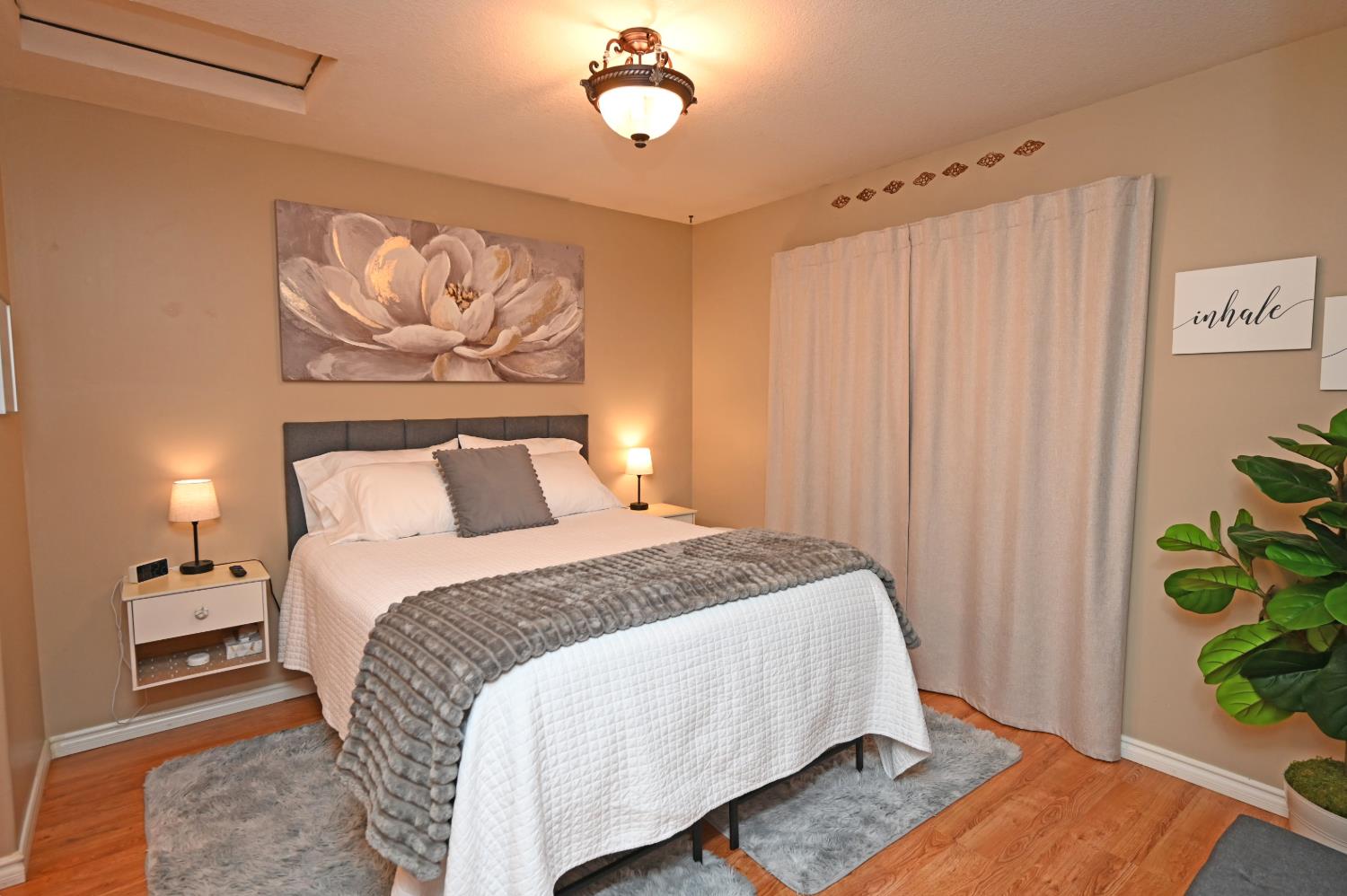2251 Waldorf Dr, Turlock, CA 95382