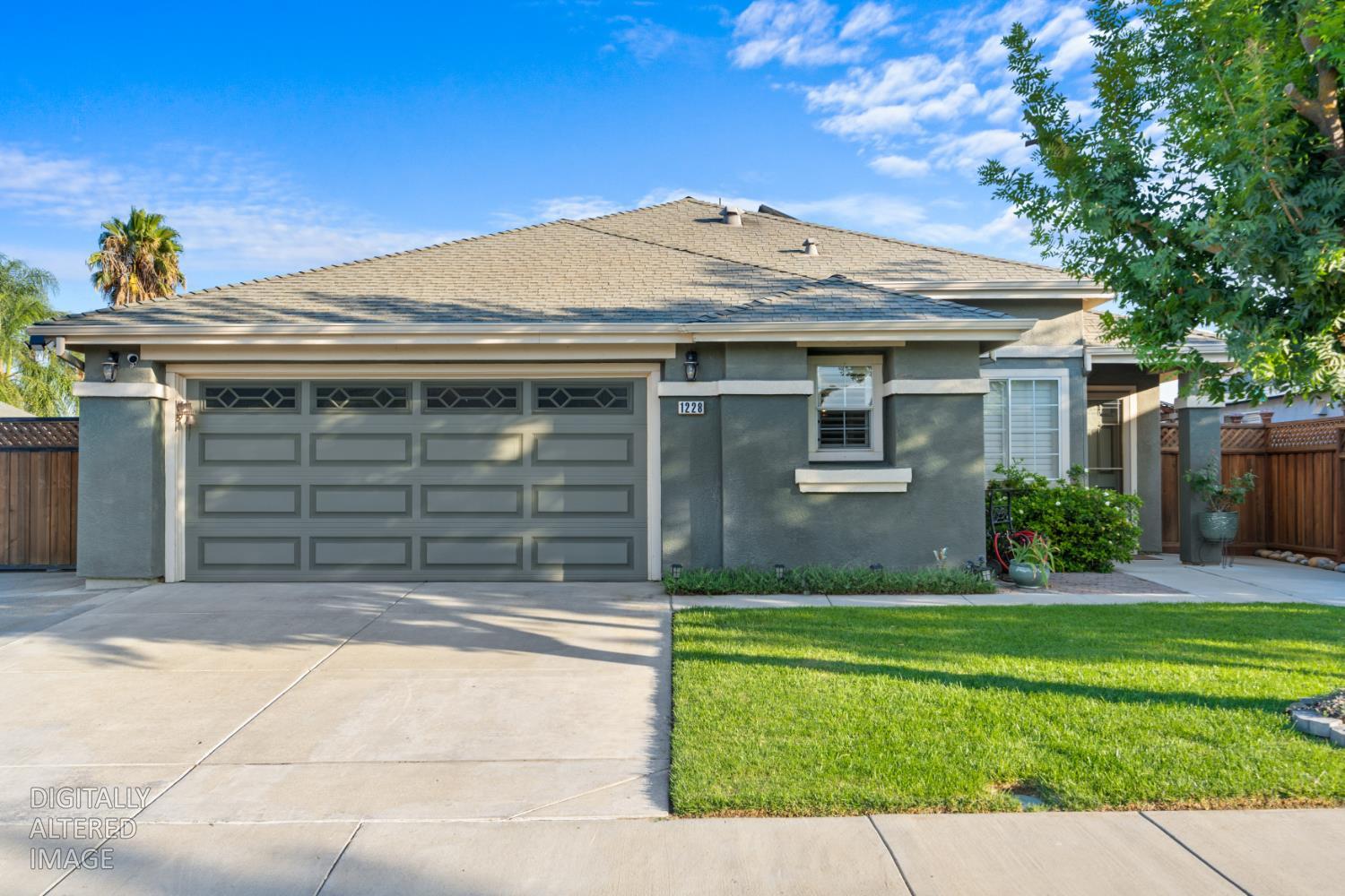 1228 Kingfisher Dr, Patterson, CA 95363