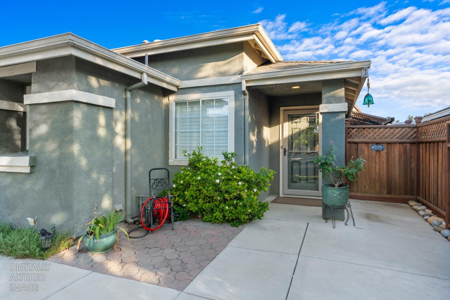 1228 Kingfisher Dr, Patterson, CA 95363