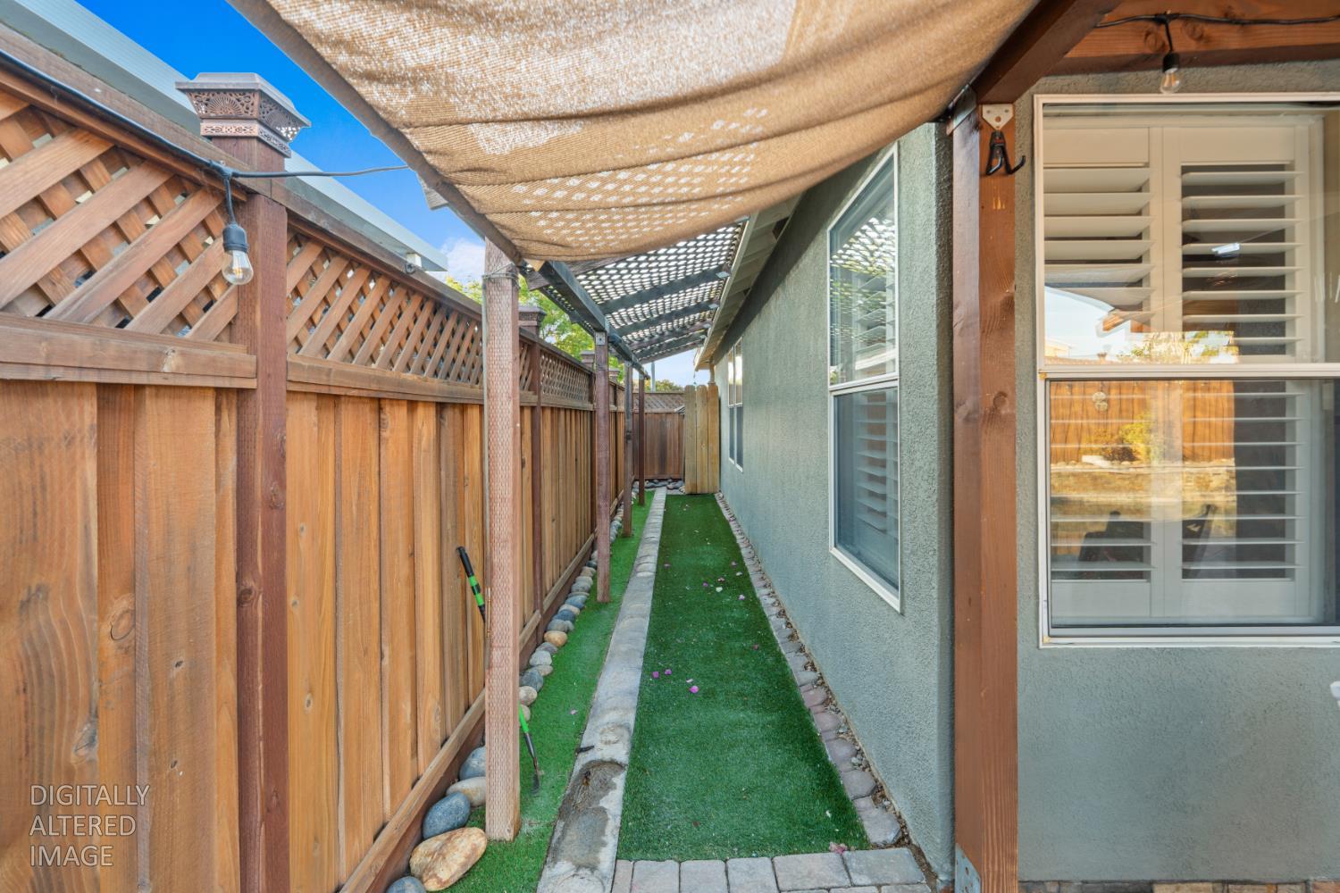 1228 Kingfisher Dr, Patterson, CA 95363