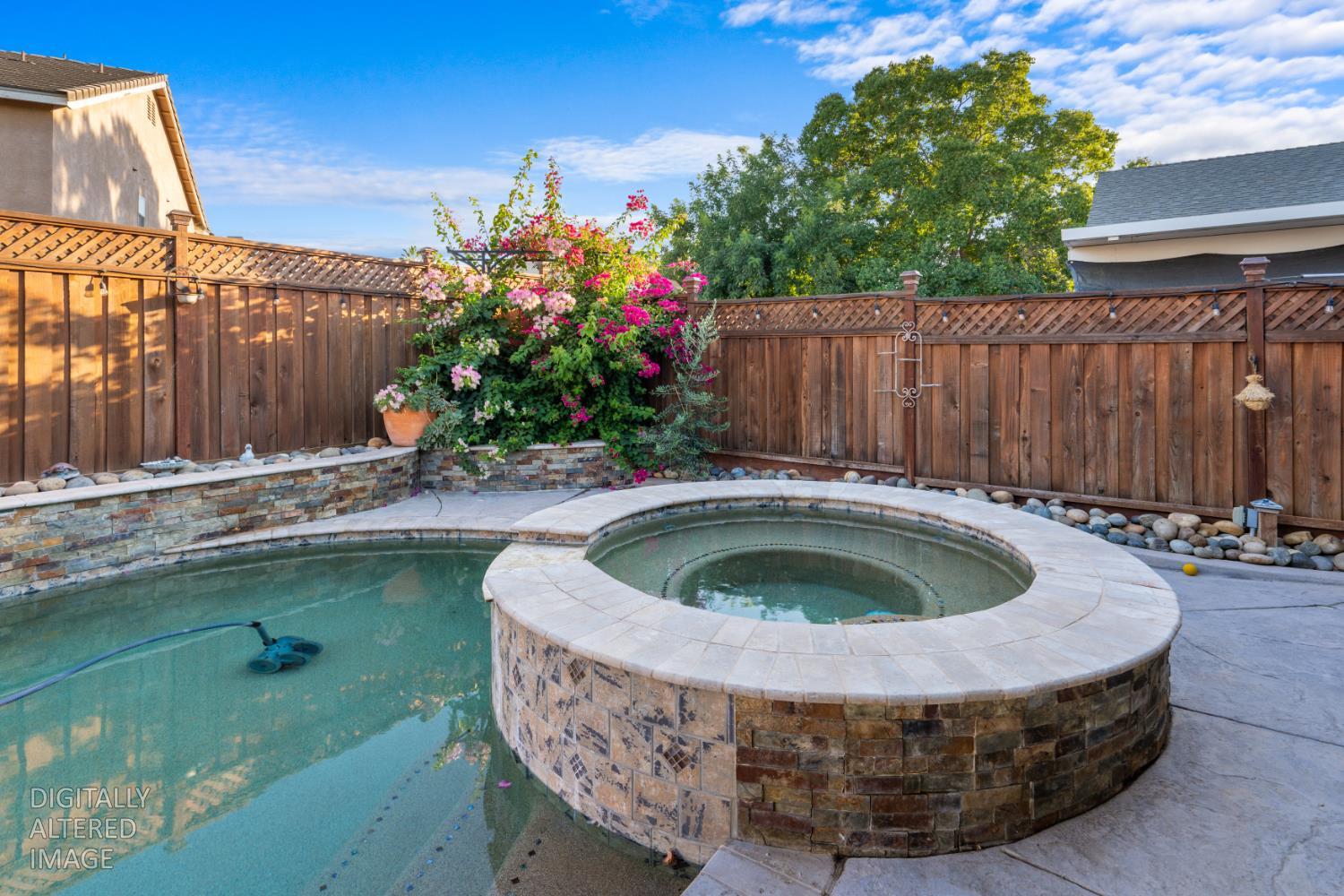 1228 Kingfisher Dr, Patterson, CA 95363