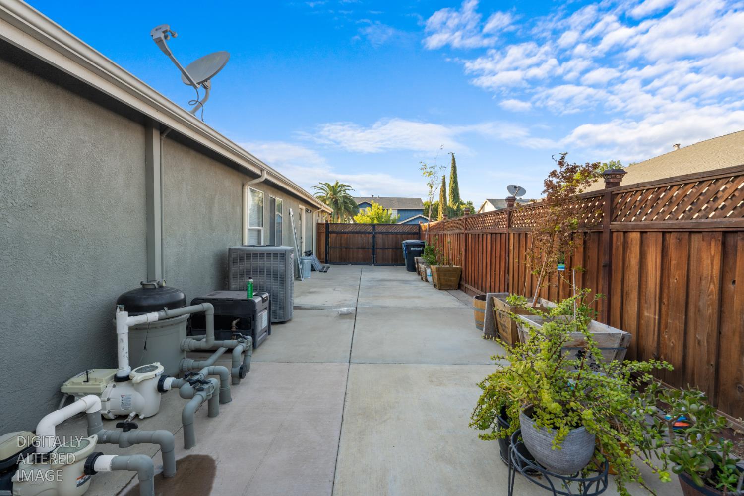 1228 Kingfisher Dr, Patterson, CA 95363