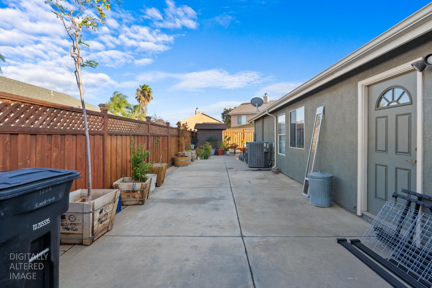1228 Kingfisher Dr, Patterson, CA 95363