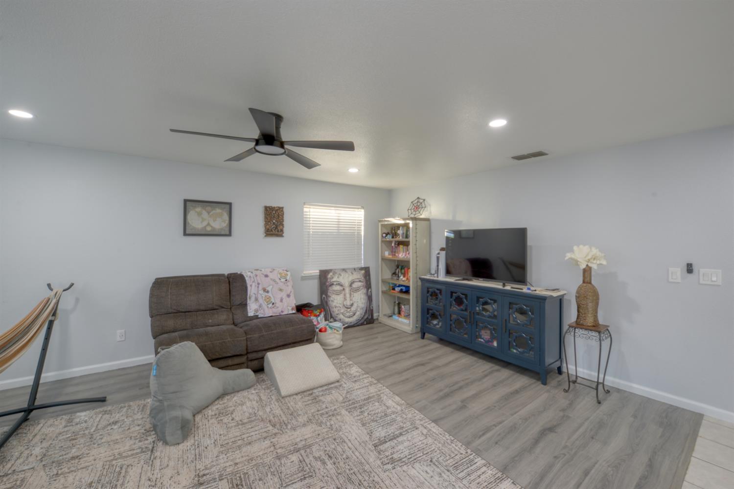 536 Red Robin Dr, Patterson, CA 95363