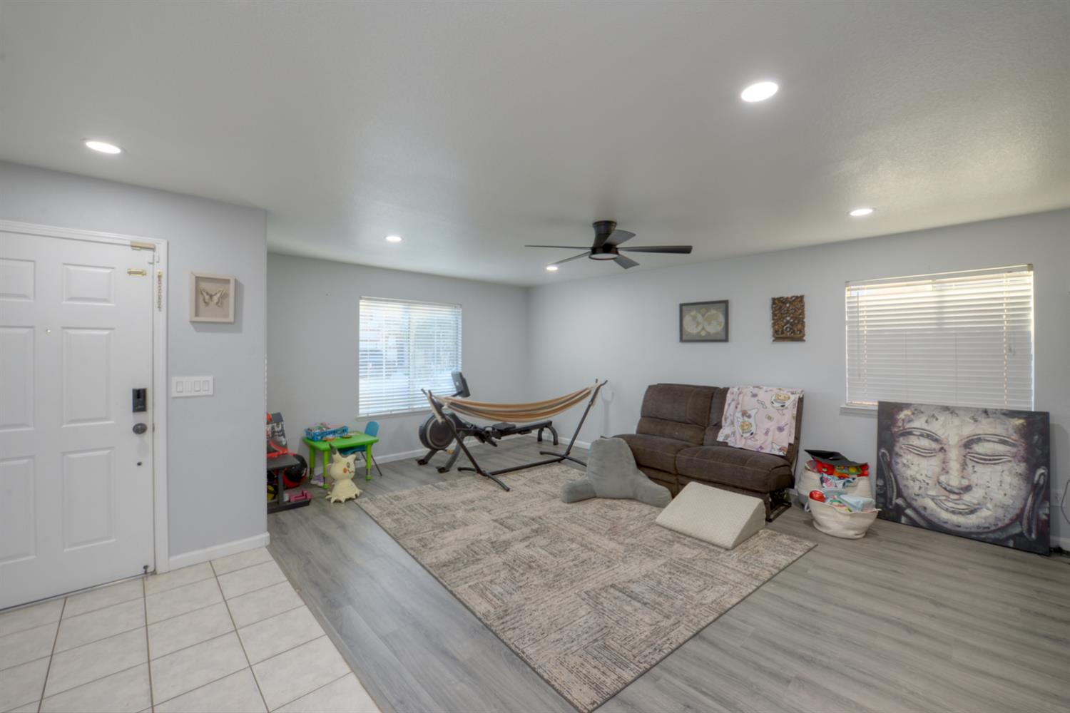 536 Red Robin Dr, Patterson, CA 95363