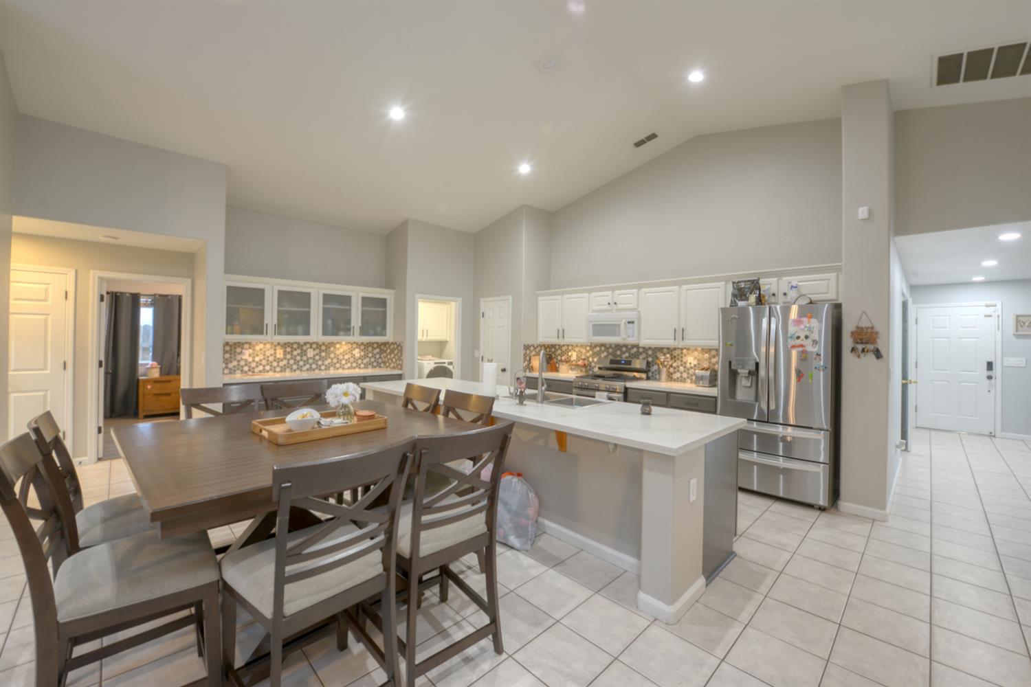 536 Red Robin Dr, Patterson, CA 95363