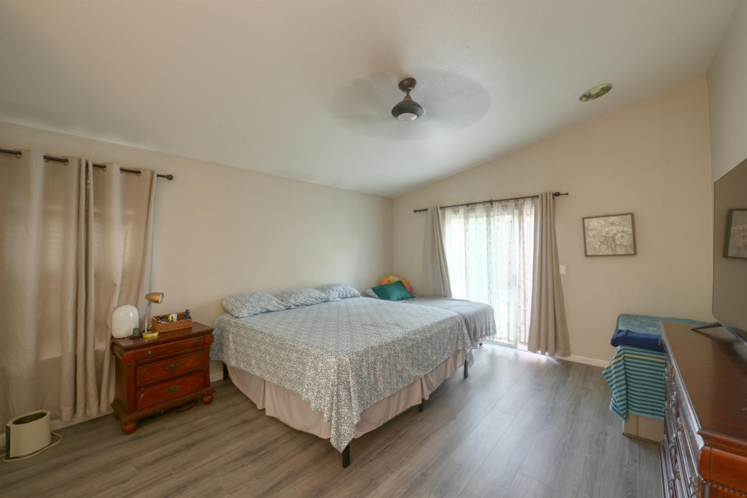 536 Red Robin Dr, Patterson, CA 95363