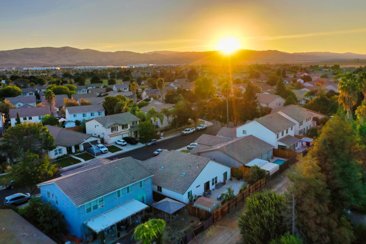 536 Red Robin Dr, Patterson, CA 95363