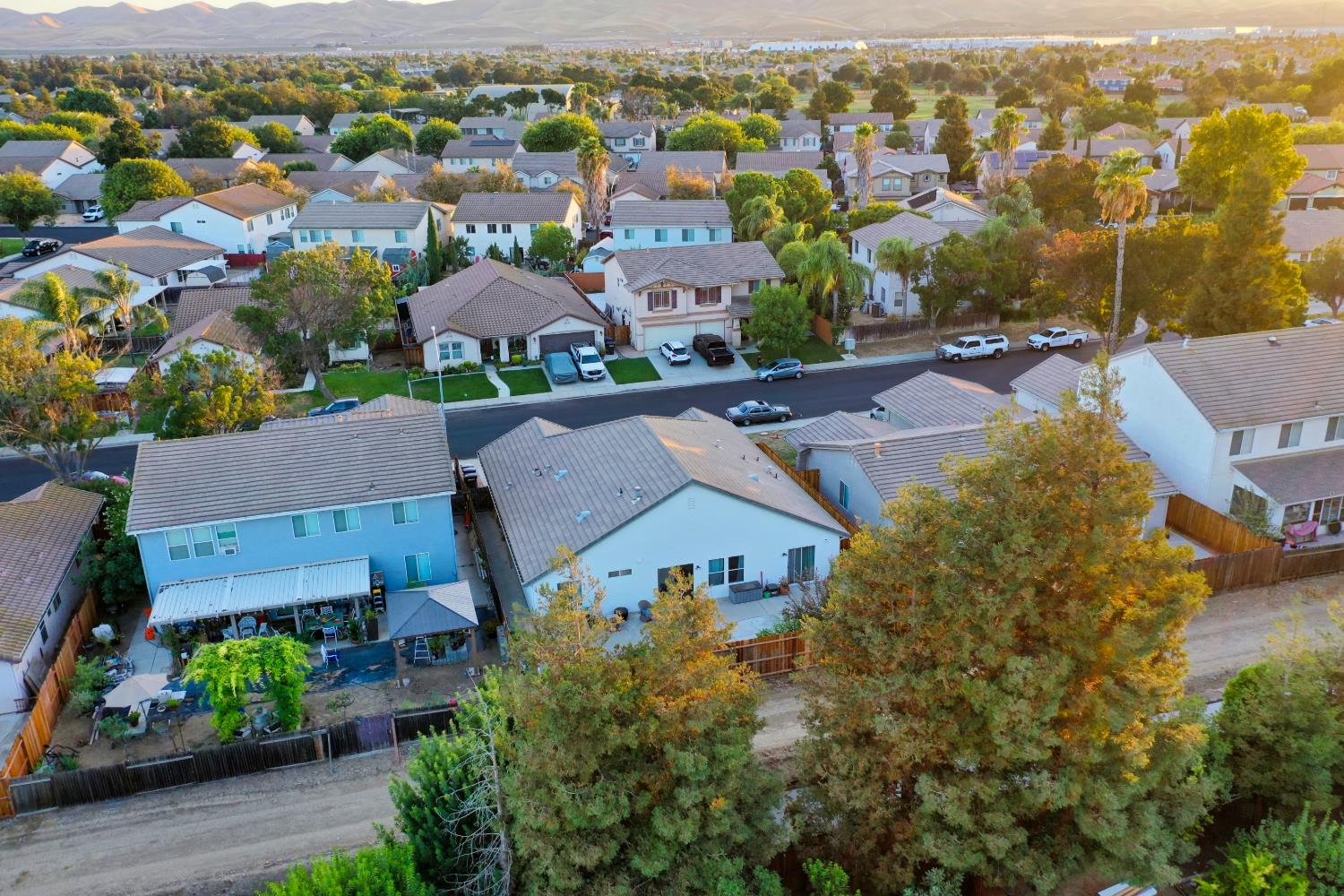 536 Red Robin Dr, Patterson, CA 95363